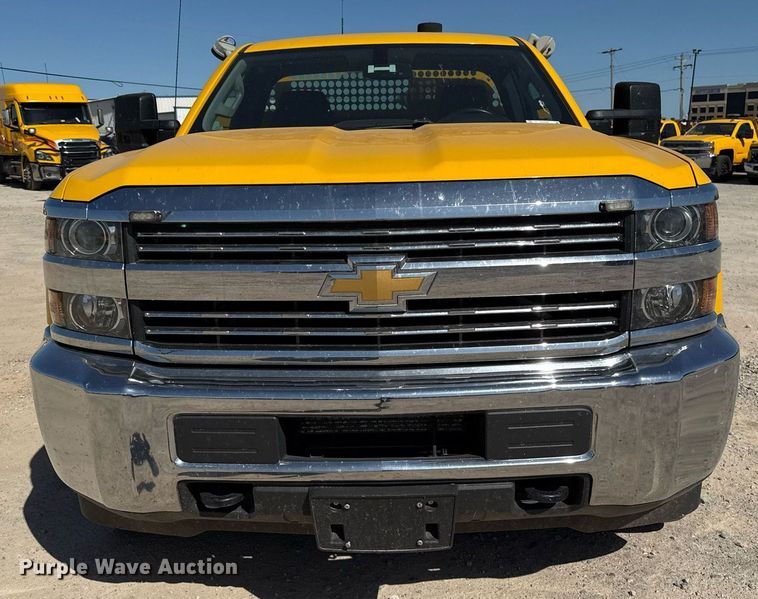 image for item EJ4508 2018 Chevrolet Silverado 3500HD utility bed pickup truck