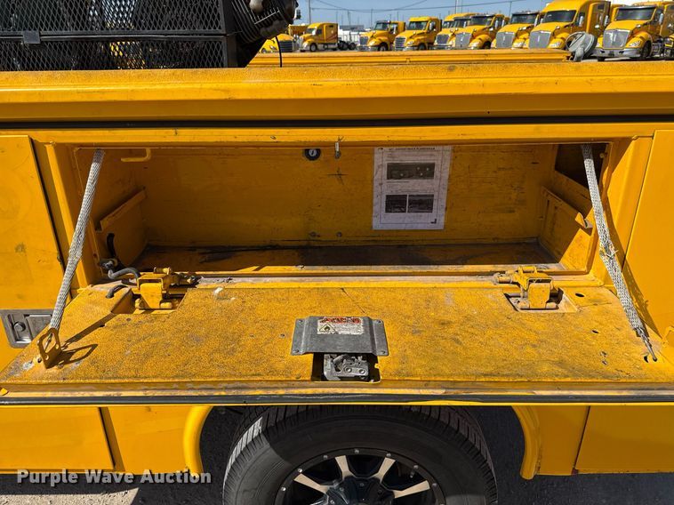 image for item EJ4508 2018 Chevrolet Silverado 3500HD utility bed pickup truck