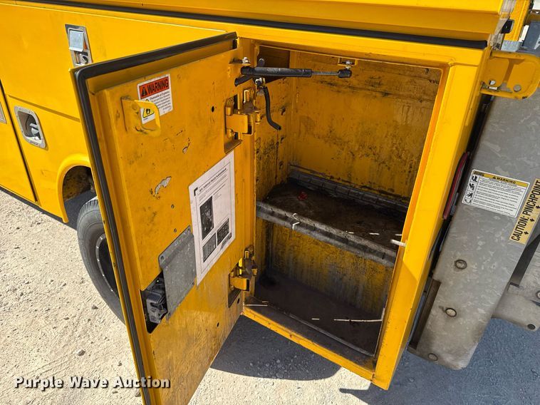 image for item EJ4508 2018 Chevrolet Silverado 3500HD utility bed pickup truck