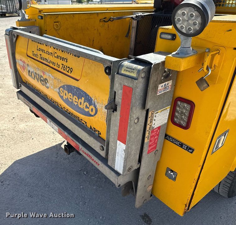 image for item EJ4508 2018 Chevrolet Silverado 3500HD utility bed pickup truck