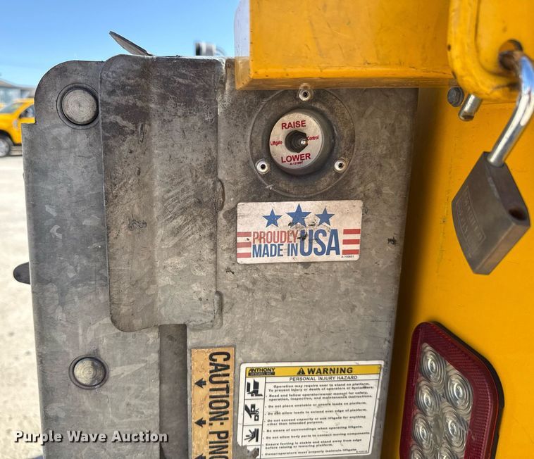 image for item EJ4508 2018 Chevrolet Silverado 3500HD utility bed pickup truck