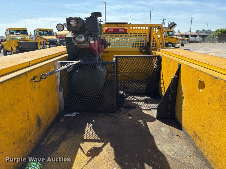 image for item EJ4508 2018 Chevrolet Silverado 3500HD utility bed pickup truck