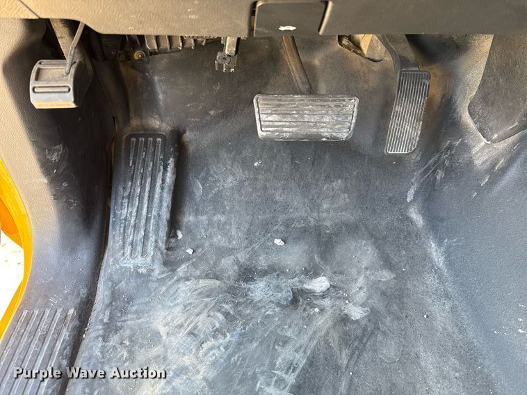 image for item EJ4508 2018 Chevrolet Silverado 3500HD utility bed pickup truck