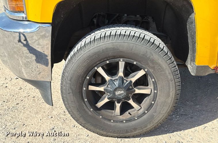 image for item EJ4508 2018 Chevrolet Silverado 3500HD utility bed pickup truck