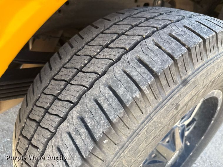 image for item EJ4508 2018 Chevrolet Silverado 3500HD utility bed pickup truck