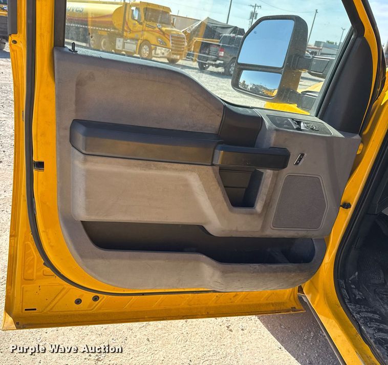 image for item EJ4510 2019 Ford F350 Super Duty utility bed pickup truck