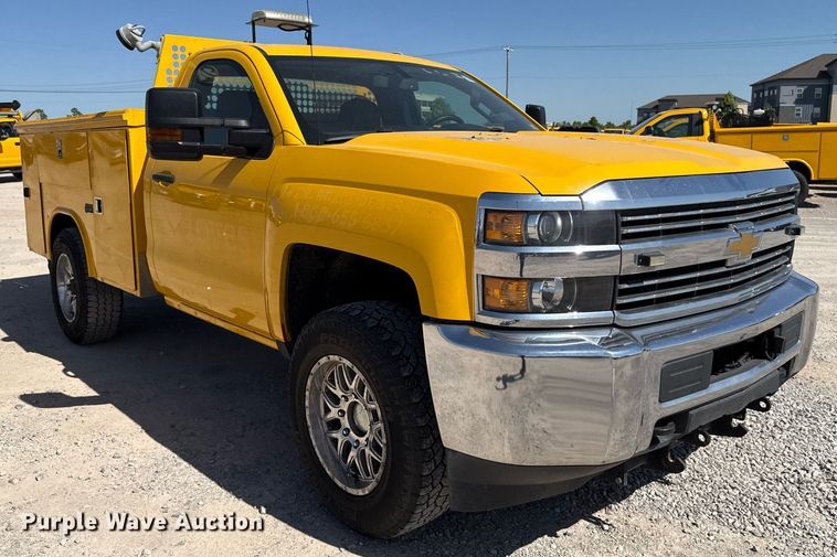 image for item EJ4512 2017 Chevrolet Silverado 3500HD utility bed pickup truck