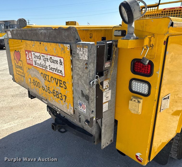 image for item EJ4512 2017 Chevrolet Silverado 3500HD utility bed pickup truck