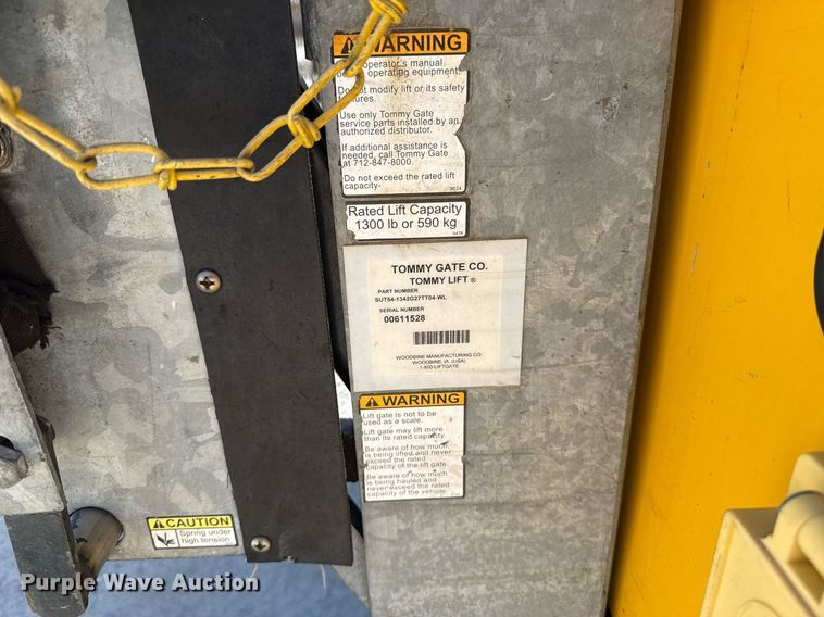 image for item EJ4512 2017 Chevrolet Silverado 3500HD utility bed pickup truck