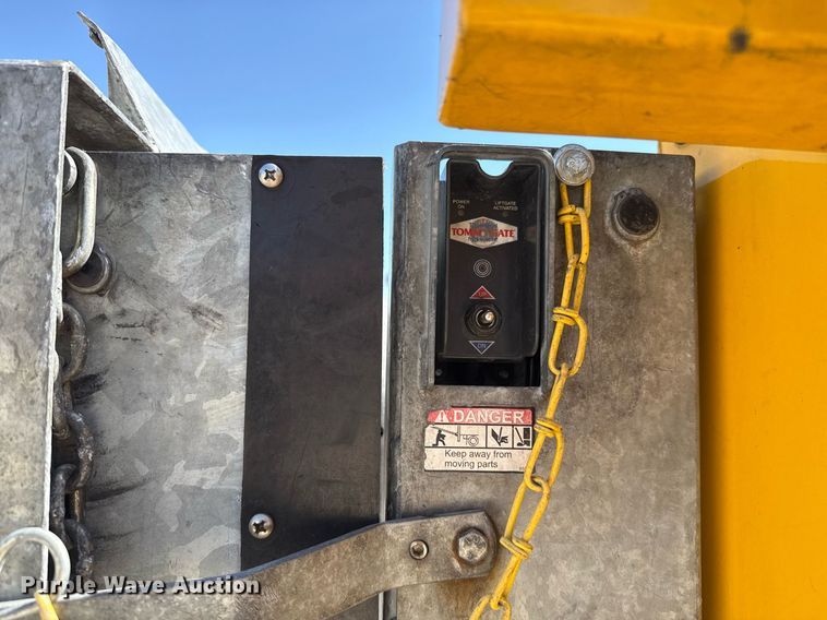 image for item EJ4512 2017 Chevrolet Silverado 3500HD utility bed pickup truck