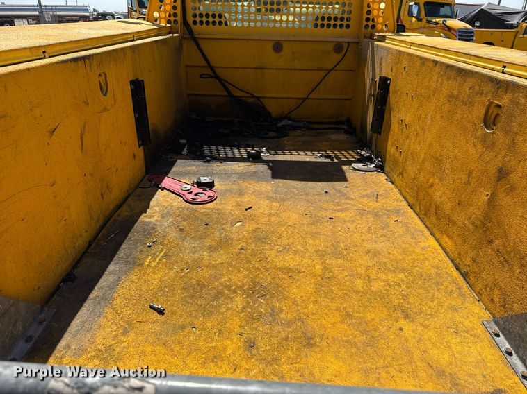 image for item EJ4512 2017 Chevrolet Silverado 3500HD utility bed pickup truck