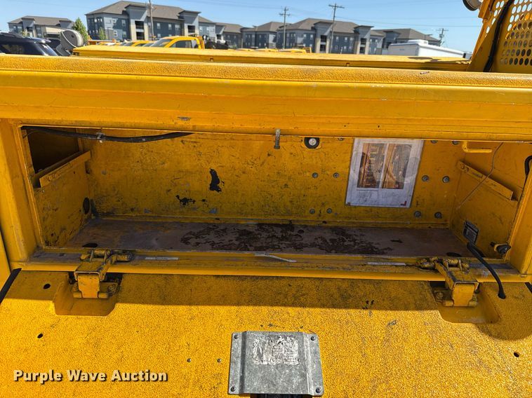 image for item EJ4512 2017 Chevrolet Silverado 3500HD utility bed pickup truck