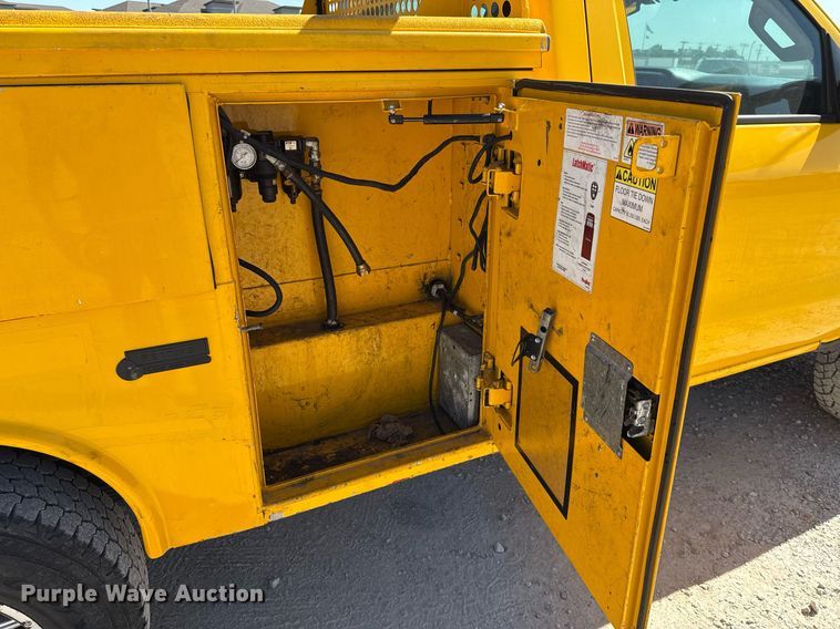 image for item EJ4512 2017 Chevrolet Silverado 3500HD utility bed pickup truck