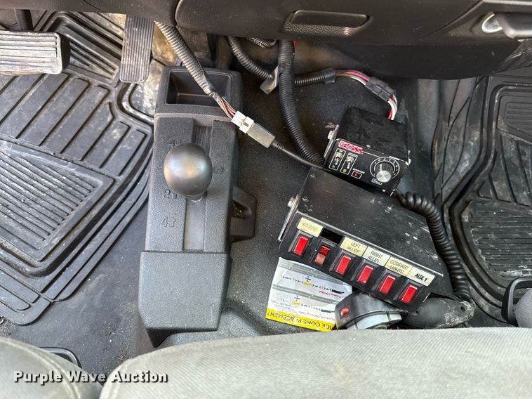 image for item EJ4512 2017 Chevrolet Silverado 3500HD utility bed pickup truck