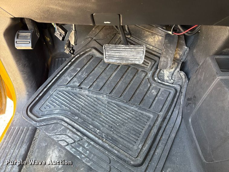 image for item EJ4512 2017 Chevrolet Silverado 3500HD utility bed pickup truck