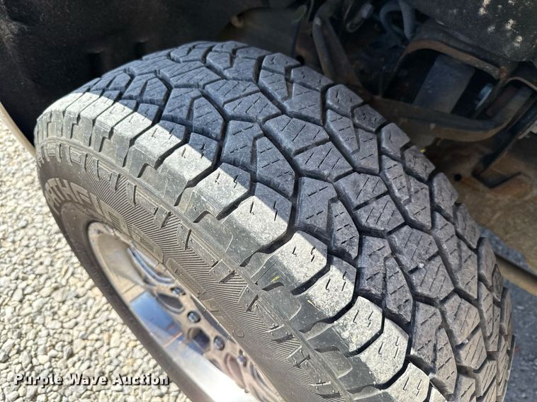 image for item EJ4512 2017 Chevrolet Silverado 3500HD utility bed pickup truck