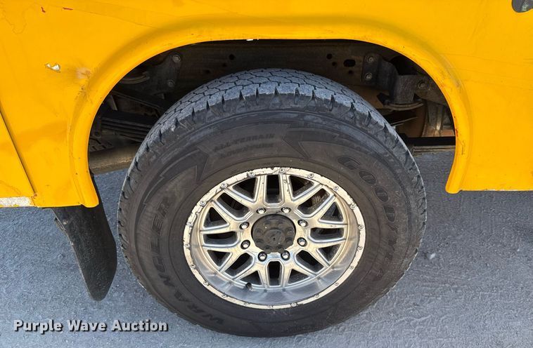 image for item EJ4512 2017 Chevrolet Silverado 3500HD utility bed pickup truck