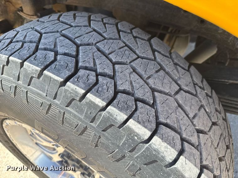 image for item EJ4512 2017 Chevrolet Silverado 3500HD utility bed pickup truck