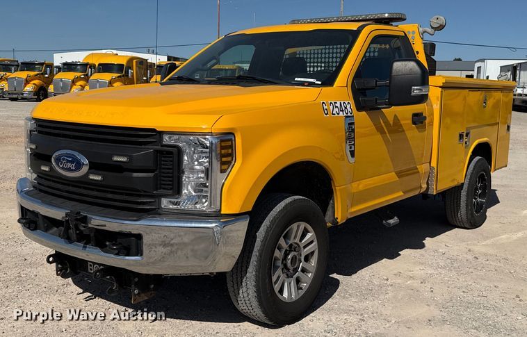 image for item EJ4514 2019 Ford F350 Super Duty utility bed pickup truck