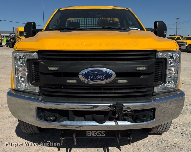 image for item EJ4514 2019 Ford F350 Super Duty utility bed pickup truck