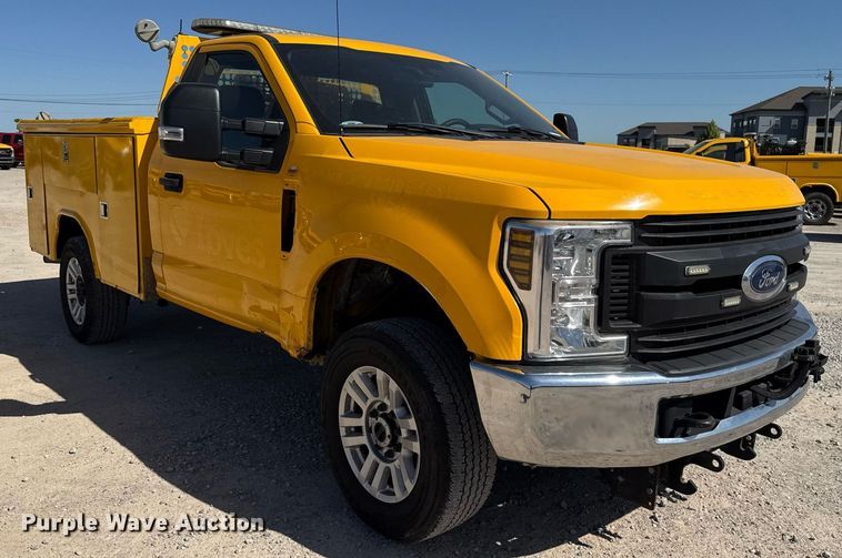 image for item EJ4514 2019 Ford F350 Super Duty utility bed pickup truck