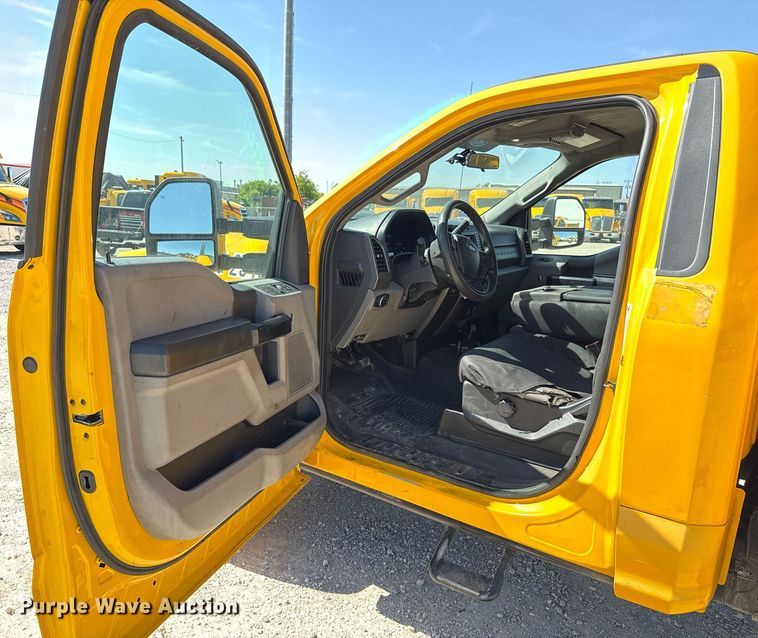 image for item EJ4514 2019 Ford F350 Super Duty utility bed pickup truck