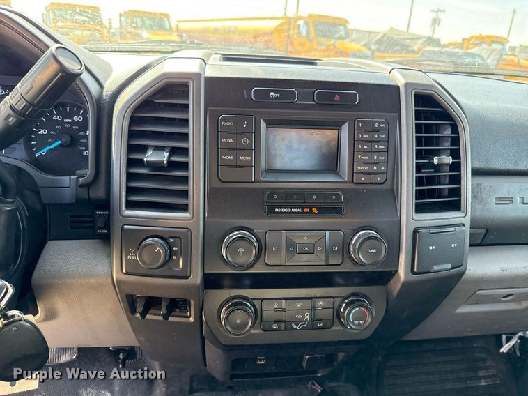 image for item EJ4514 2019 Ford F350 Super Duty utility bed pickup truck