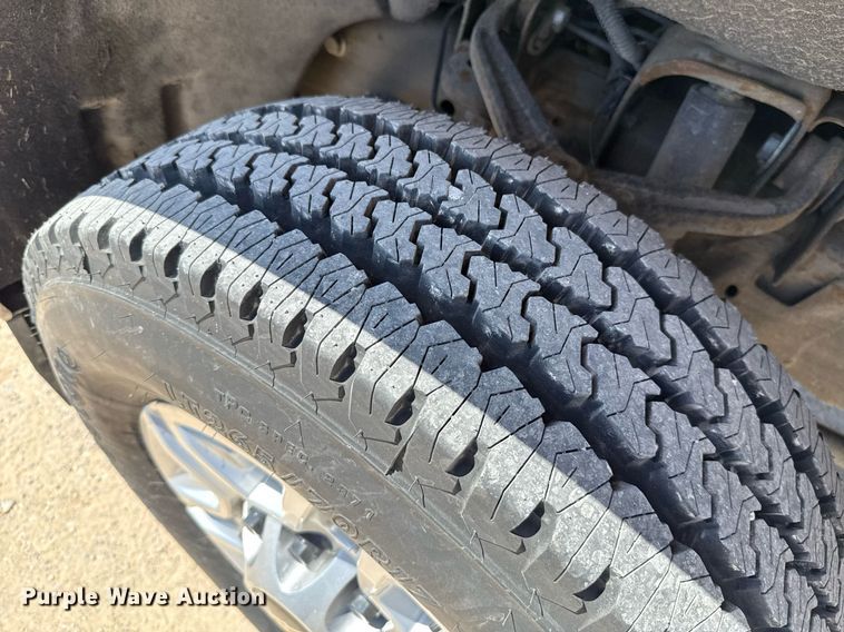 image for item EJ4518 2017 Chevrolet Silverado 3500HD utility bed pickup truck