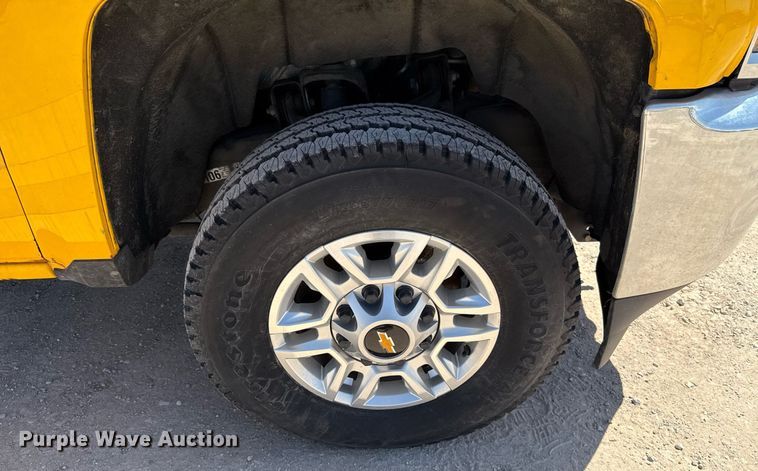 image for item EJ4518 2017 Chevrolet Silverado 3500HD utility bed pickup truck