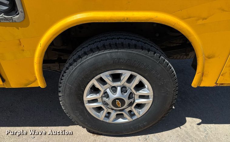 image for item EJ4518 2017 Chevrolet Silverado 3500HD utility bed pickup truck