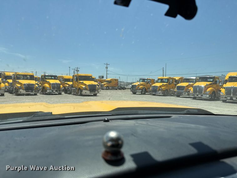 image for item EJ4520 2017 Chevrolet Silverado 3500HD utility bed pickup truck