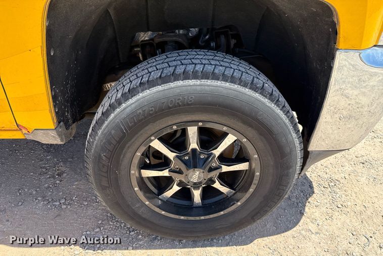 image for item EJ4520 2017 Chevrolet Silverado 3500HD utility bed pickup truck