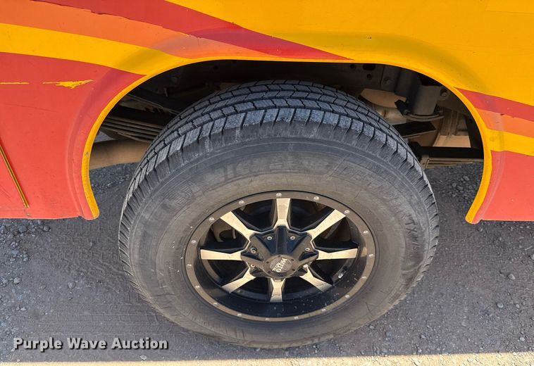 image for item EJ4520 2017 Chevrolet Silverado 3500HD utility bed pickup truck