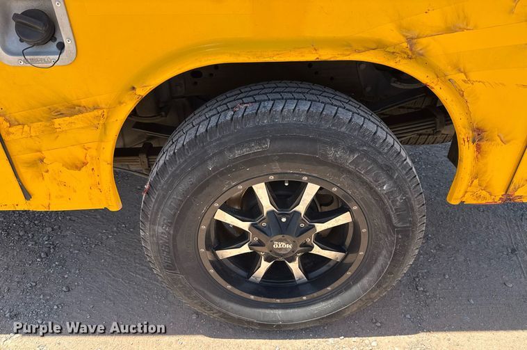 image for item EJ4520 2017 Chevrolet Silverado 3500HD utility bed pickup truck