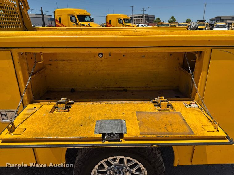 image for item EJ4521 2016 Ford F350 Super Duty utility bed pickup truck