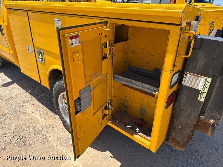 image for item EJ4521 2016 Ford F350 Super Duty utility bed pickup truck