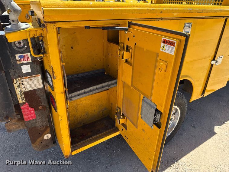 image for item EJ4521 2016 Ford F350 Super Duty utility bed pickup truck