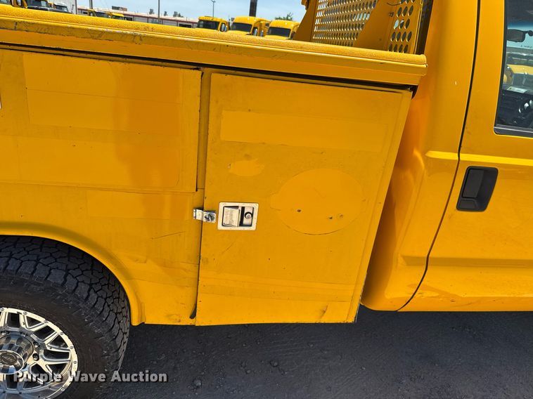 image for item EJ4521 2016 Ford F350 Super Duty utility bed pickup truck