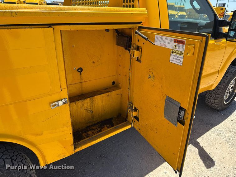 image for item EJ4521 2016 Ford F350 Super Duty utility bed pickup truck