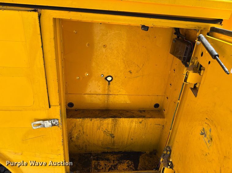 image for item EJ4521 2016 Ford F350 Super Duty utility bed pickup truck