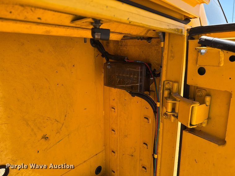 image for item EJ4521 2016 Ford F350 Super Duty utility bed pickup truck