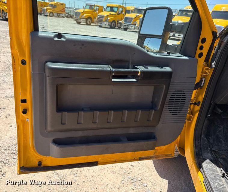 image for item EJ4521 2016 Ford F350 Super Duty utility bed pickup truck