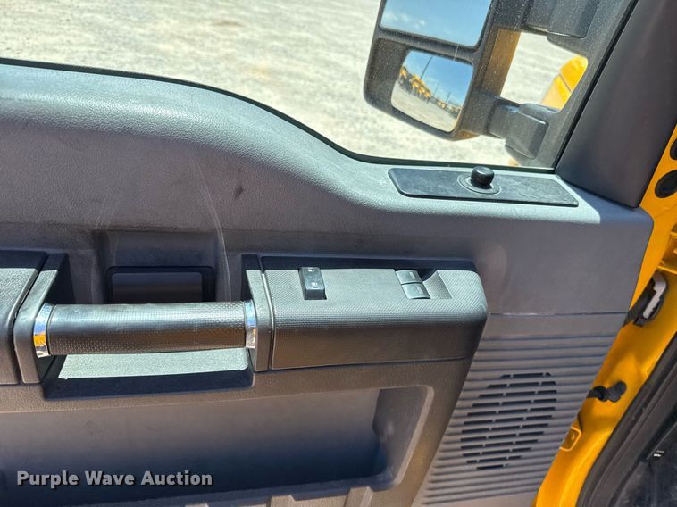 image for item EJ4521 2016 Ford F350 Super Duty utility bed pickup truck