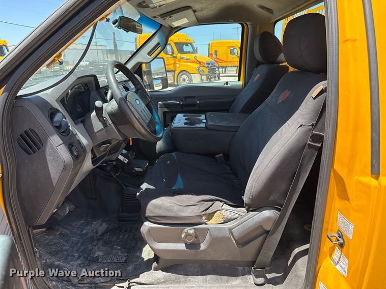 image for item EJ4521 2016 Ford F350 Super Duty utility bed pickup truck