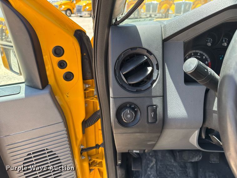 image for item EJ4521 2016 Ford F350 Super Duty utility bed pickup truck