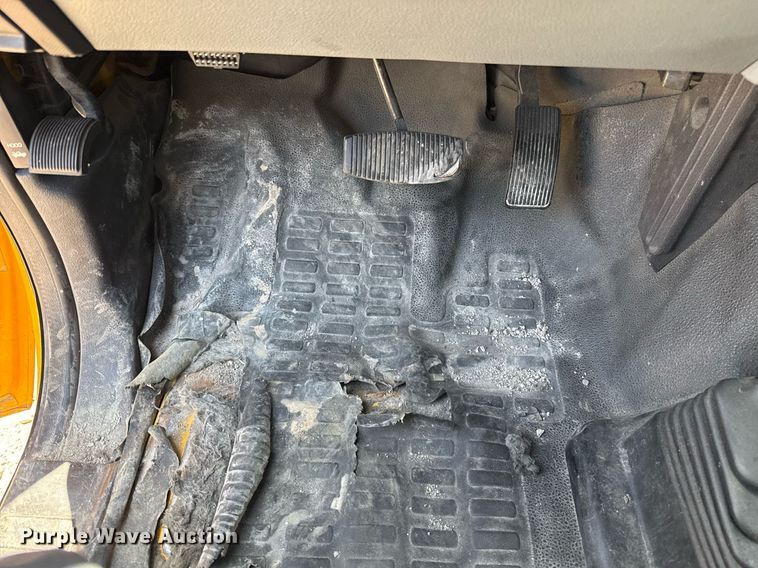 image for item EJ4521 2016 Ford F350 Super Duty utility bed pickup truck