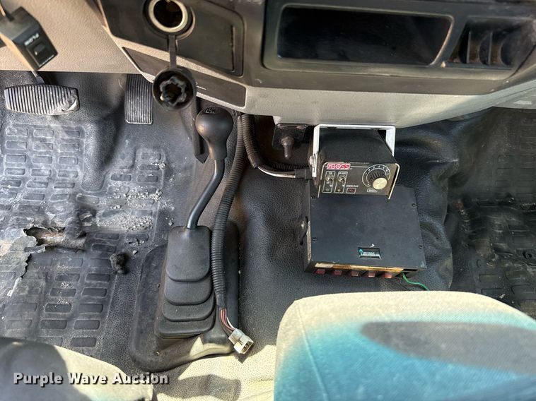 image for item EJ4521 2016 Ford F350 Super Duty utility bed pickup truck