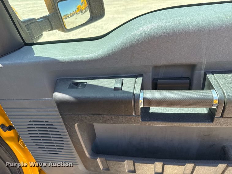 image for item EJ4521 2016 Ford F350 Super Duty utility bed pickup truck