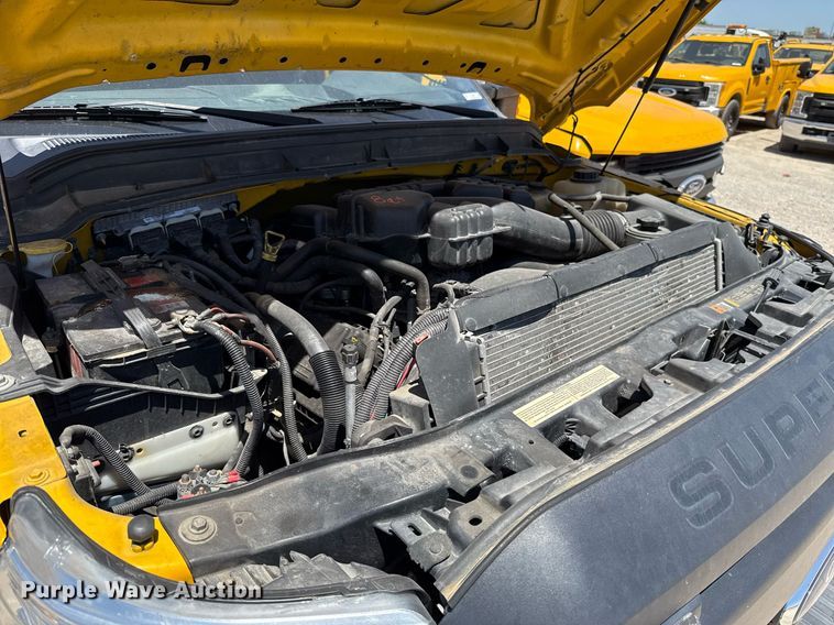 image for item EJ4521 2016 Ford F350 Super Duty utility bed pickup truck