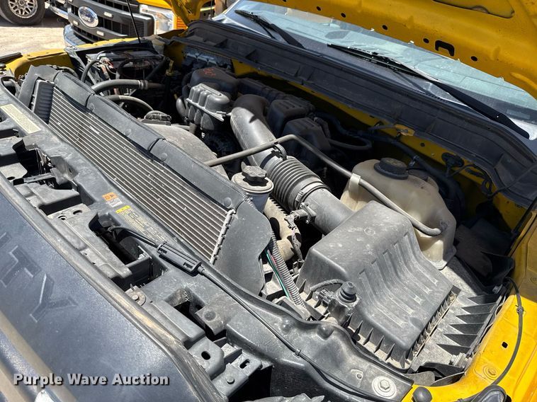 image for item EJ4521 2016 Ford F350 Super Duty utility bed pickup truck